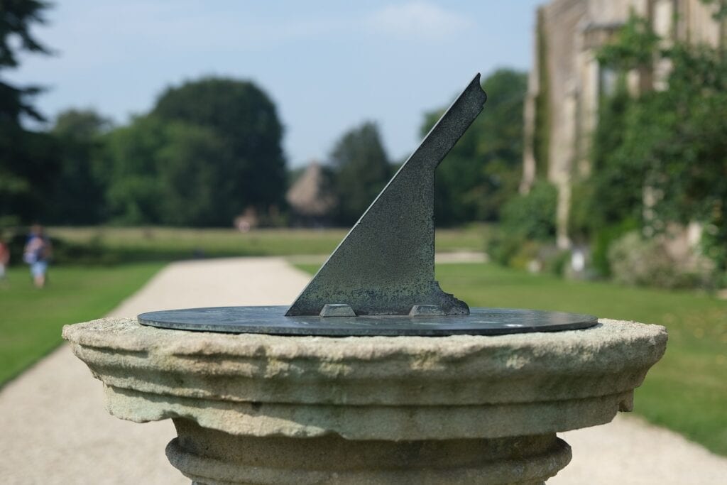 Clock sundial timepiece: Biblical hour & timekeeping